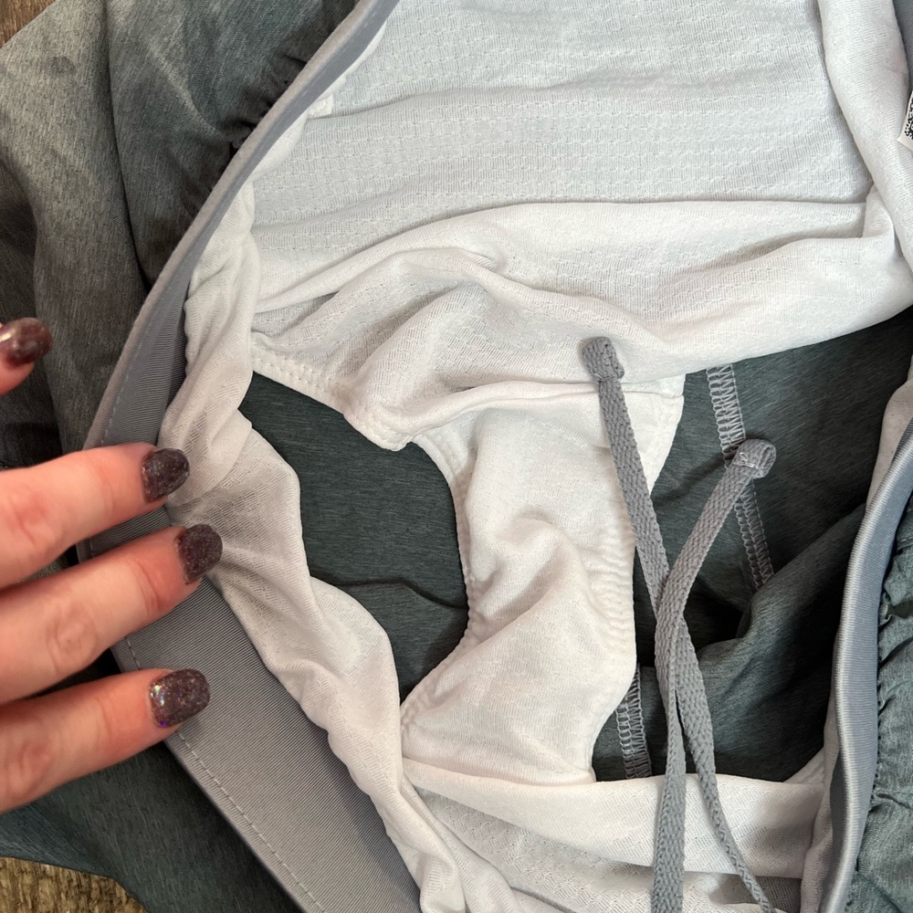 Women’s • Under Armour • Medium - Picture 6 of 6